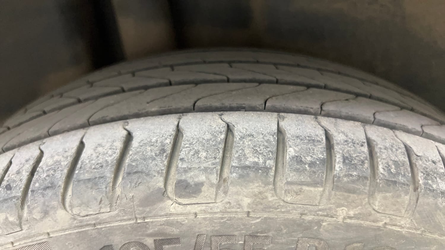 Used 2019 Volkswagen Vento Highline Plus 1.5 AT (D) 16 Alloy Diesel Automatic tyres RIGHT REAR TYRE TREAD VIEW