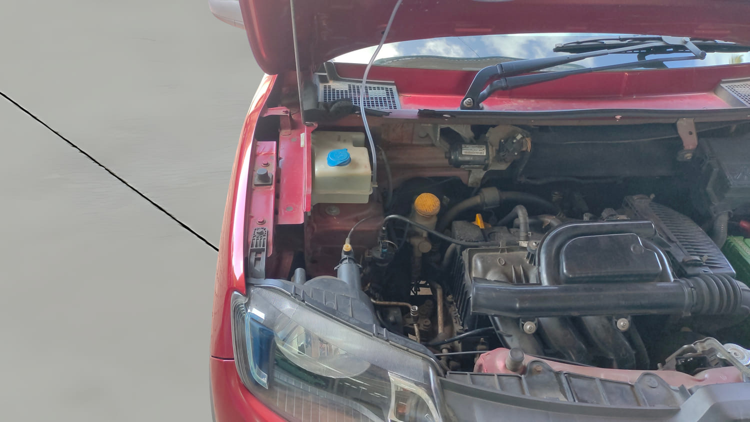 Used 2017 Renault Kwid 1.0 RXT AMT Opt Petrol Automatic engine ENGINE RIGHT SIDE HINGE & APRON VIEW