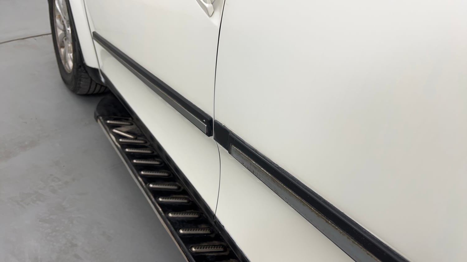Used 2017 Mahindra XUV500 W10 Diesel Manual dents MINOR SCRATCH