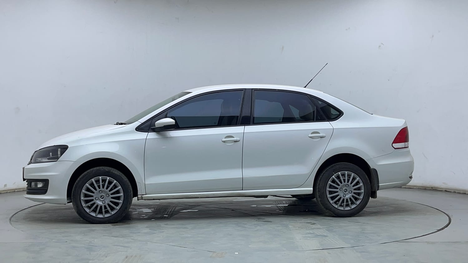 Used 2016 Volkswagen Vento Comfortline Diesel Diesel Manual exterior LEFT SIDE VIEW