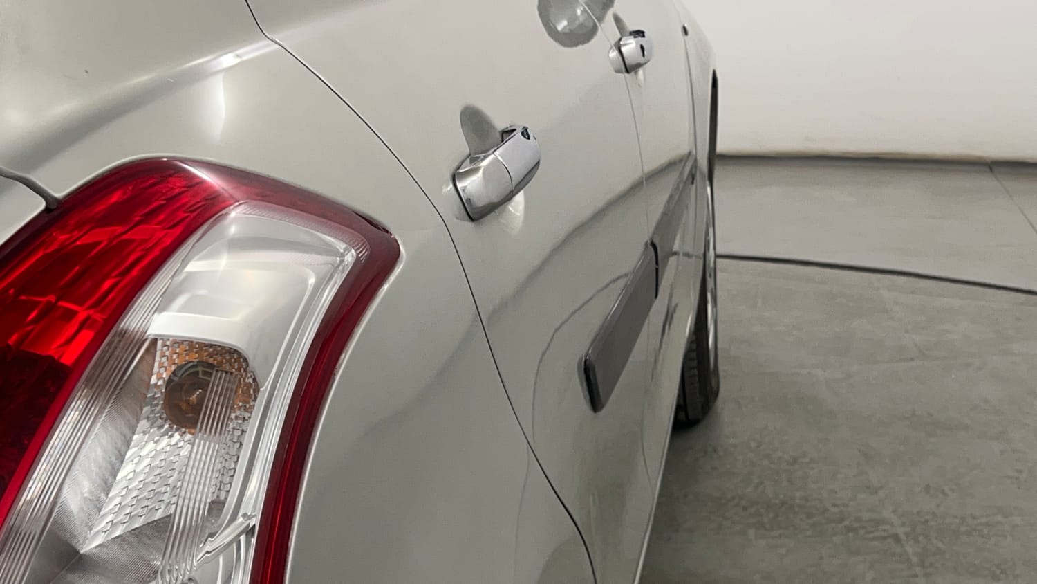 Used 2013 Maruti Suzuki Swift VXi Petrol Manual dents MINOR DENT