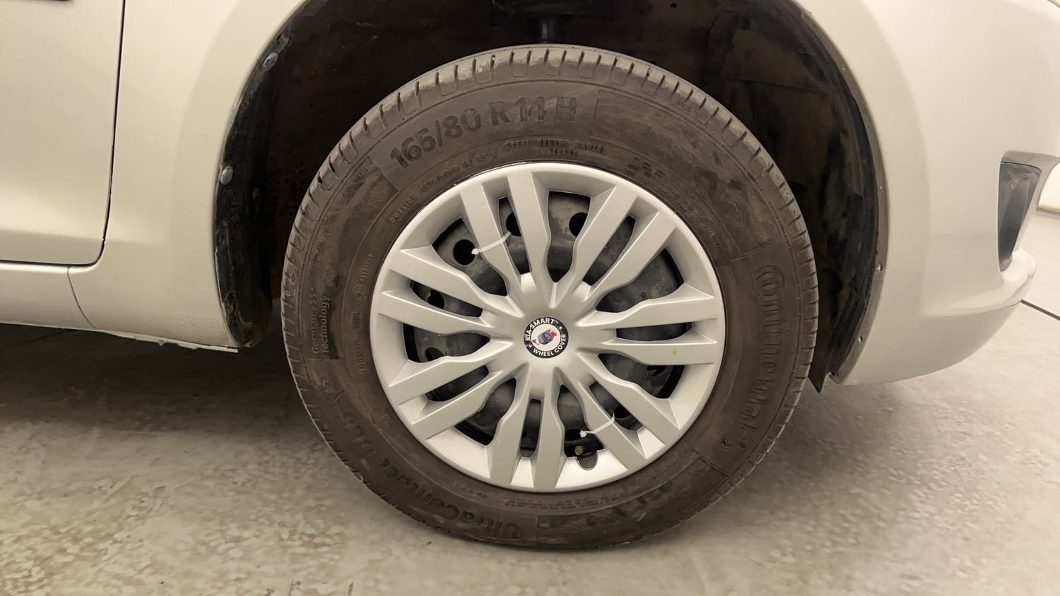 Used 2013 Maruti Suzuki Swift VXi Petrol Manual tyres RIGHT FRONT TYRE RIM VIEW