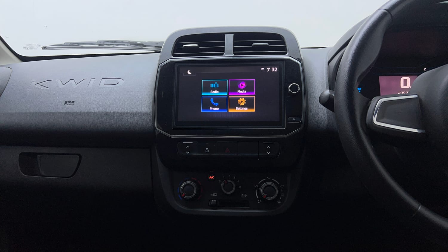Used 2021 Renault Kwid RXT 1.0 (O) Petrol Manual interior MUSIC SYSTEM & AC CONTROL VIEW