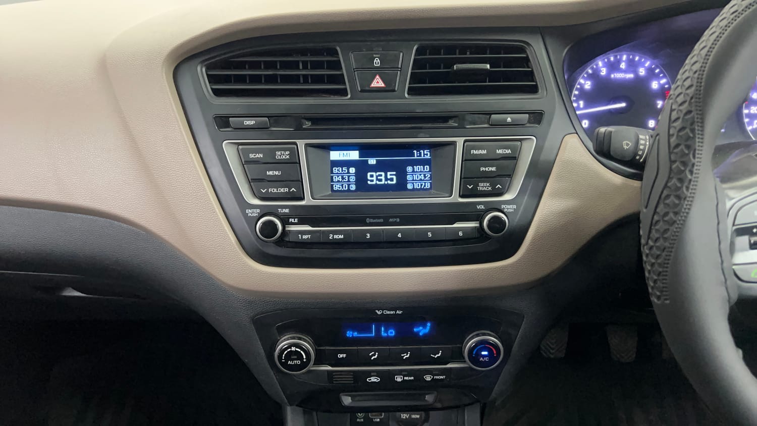 Used 2015 Hyundai Elite i20 Sportz 1.2 Petrol Manual interior MUSIC SYSTEM & AC CONTROL VIEW