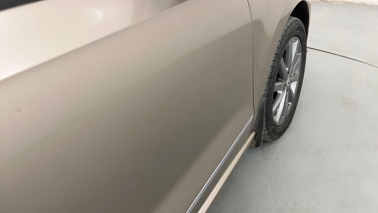 Used 2019 Volkswagen Vento Highline Plus 1.5 AT (D) 16 Alloy Diesel Automatic dents MINOR SCRATCH