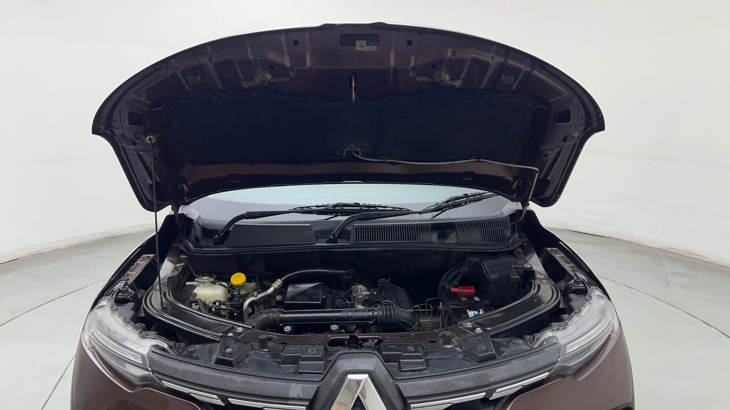 Used 2023 Renault Kiger RXT MT Petrol Manual engine ENGINE & BONNET OPEN FRONT VIEW