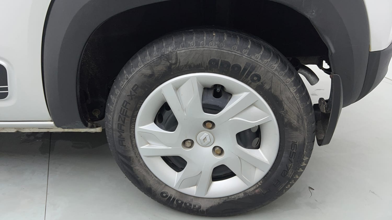 Used 2021 Renault Kwid RXT 1.0 (O) Petrol Manual tyres LEFT REAR TYRE RIM VIEW