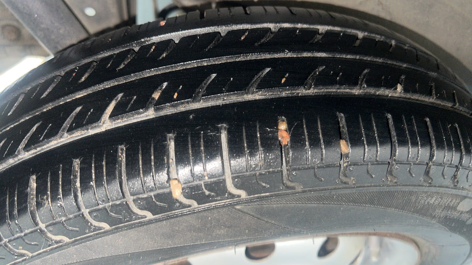 Used 2015 Maruti Suzuki Wagon R LXI Petrol Manual tyres RIGHT REAR TYRE TREAD VIEW