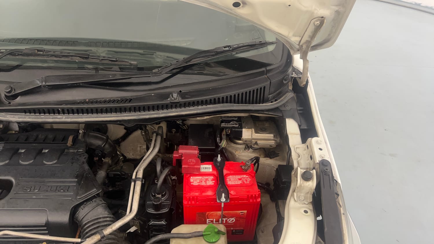 Used 2017 Maruti Suzuki Wagon R VXI+ AMT Petrol Automatic engine ENGINE LEFT SIDE HINGE & APRON VIEW