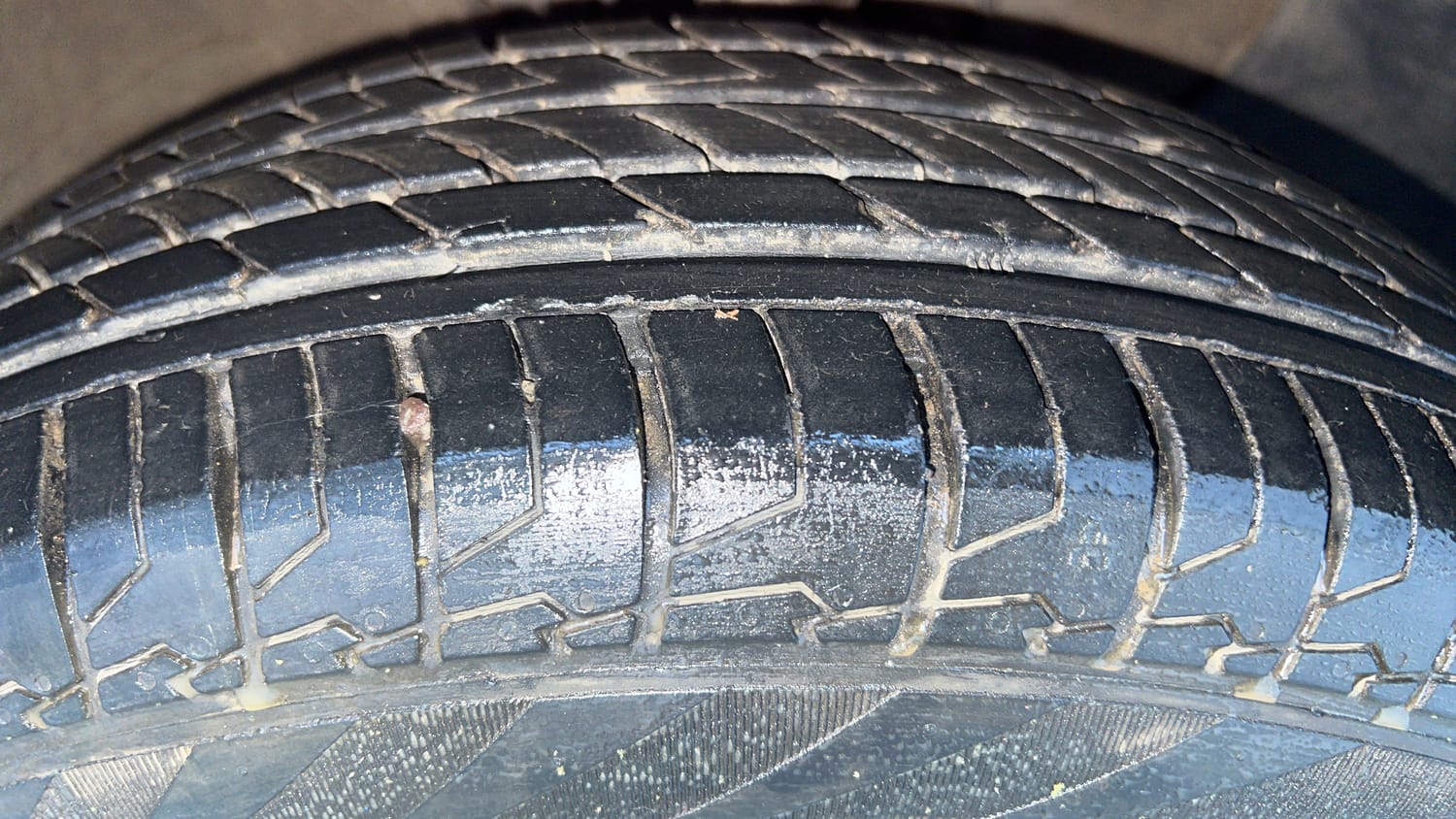 Used 2016 Hyundai Elite i20 Sportz 1.2 Petrol Manual tyres RIGHT FRONT TYRE TREAD VIEW