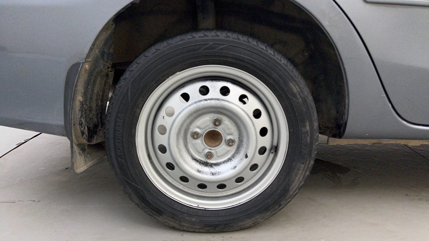 Used 2013 Toyota Etios G Petrol Manual tyres RIGHT REAR TYRE RIM VIEW