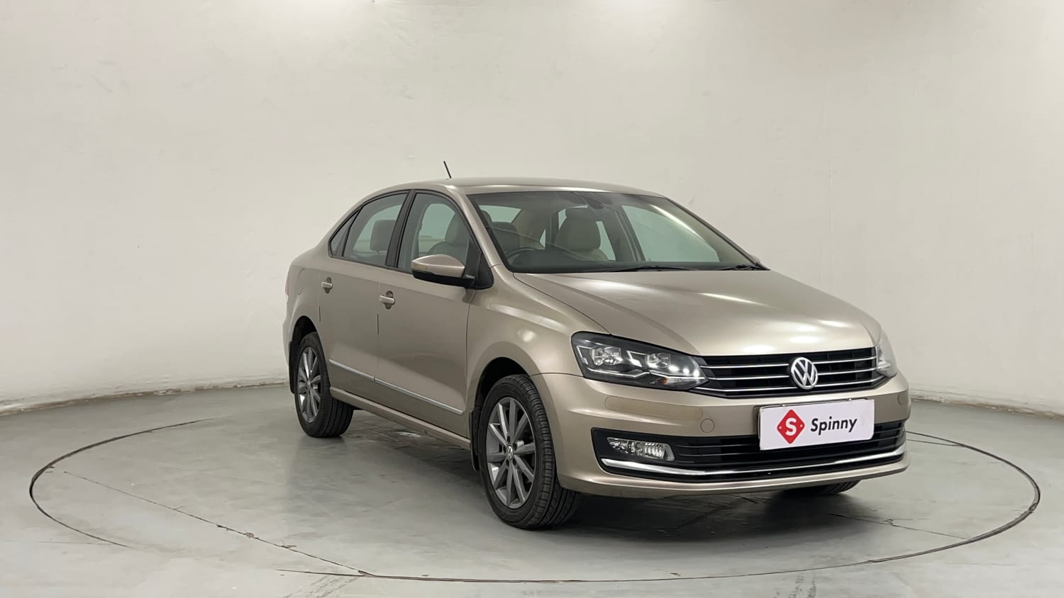 Used 2019 Volkswagen Vento Highline Plus 1.5 AT (D) 16 Alloy Diesel Automatic exterior RIGHT FRONT CORNER VIEW