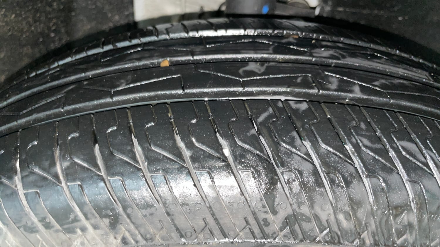Used 2025 Tata Punch Adventure Sunroof AMT Petrol Automatic tyres RIGHT FRONT TYRE TREAD VIEW