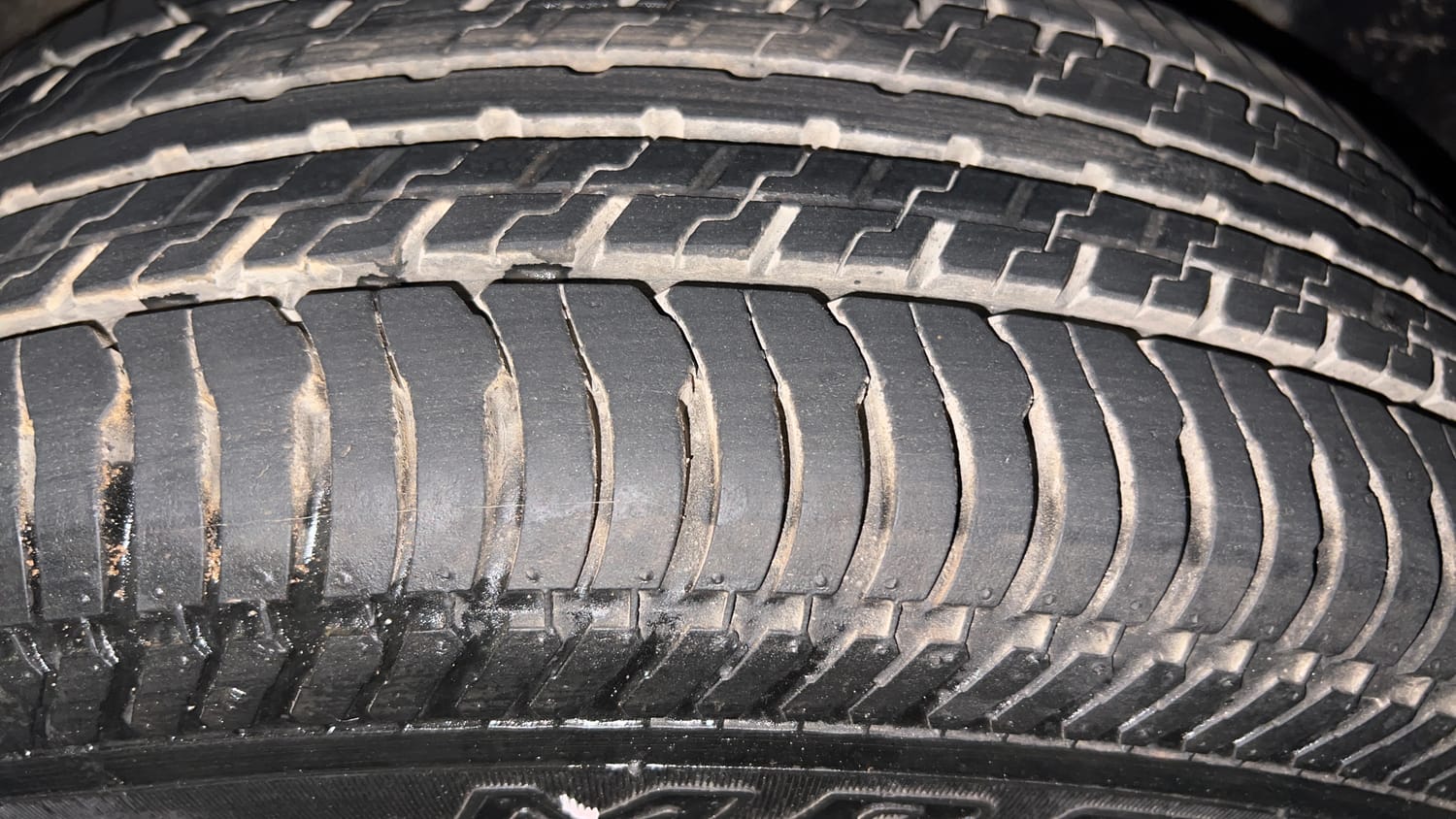 Used 2022 Maruti Suzuki Swift VXi AMT Petrol Automatic tyres LEFT REAR TYRE TREAD VIEW