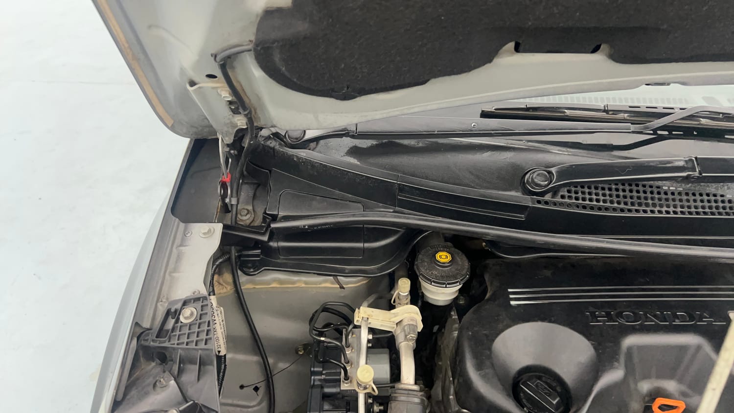 Used 2019 Honda WR-V VX MT Diesel Diesel Manual engine ENGINE RIGHT SIDE HINGE & APRON VIEW