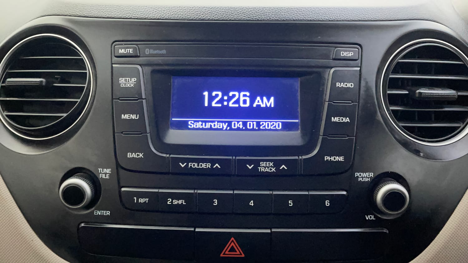 Used 2018 Hyundai Grand i10 Magna 1.2 Kappa VTVT Petrol Manual top_features Integrated (in-dash) music system