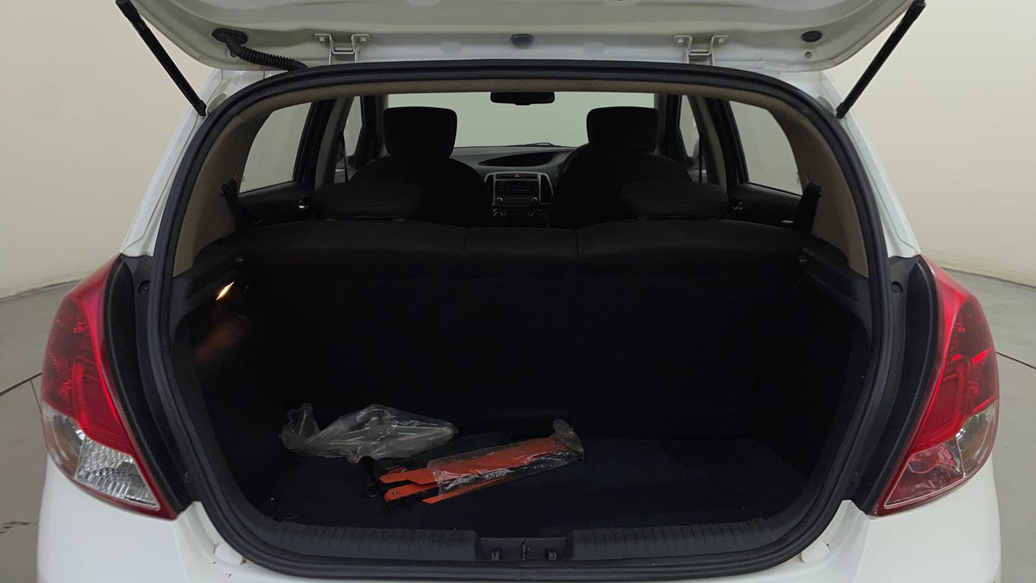 Used 2012 Hyundai i20 Sportz 1.2 Petrol Manual interior DICKY INSIDE VIEW
