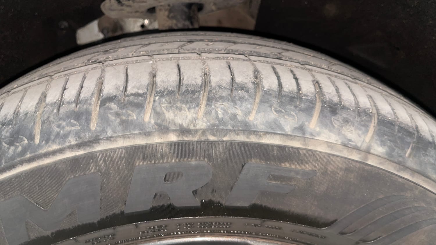 Used 2023 Mahindra XUV700 AX 5 Petrol AT 5 STR Petrol Automatic tyres RIGHT FRONT TYRE TREAD VIEW