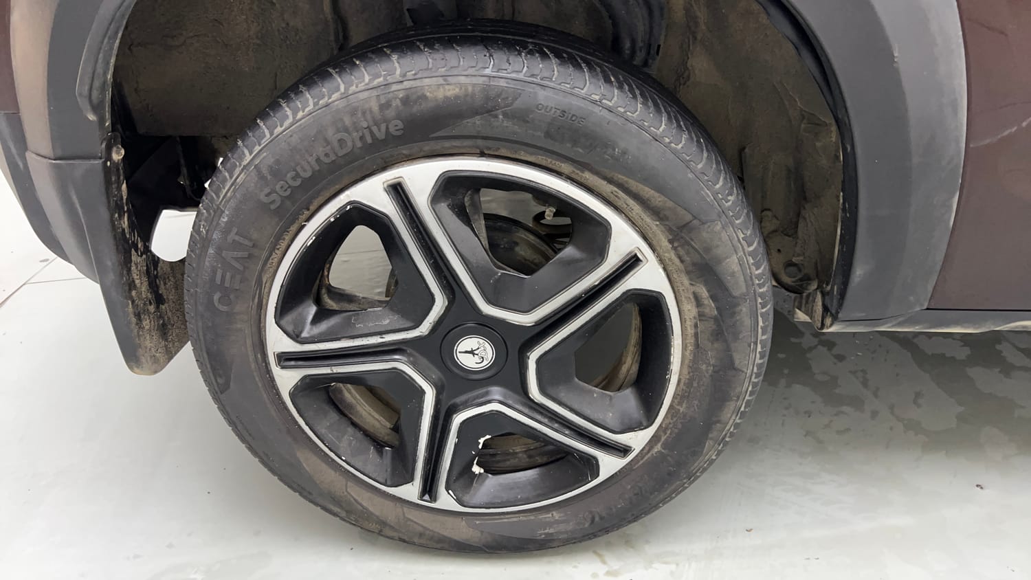 Used 2023 Renault Kiger RXT MT Petrol Manual tyres RIGHT REAR TYRE RIM VIEW