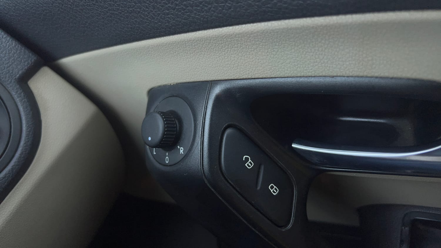 Used 2014 Volkswagen Polo Comfortline 1.2L (P) Petrol Manual top_features Adjustable ORVM