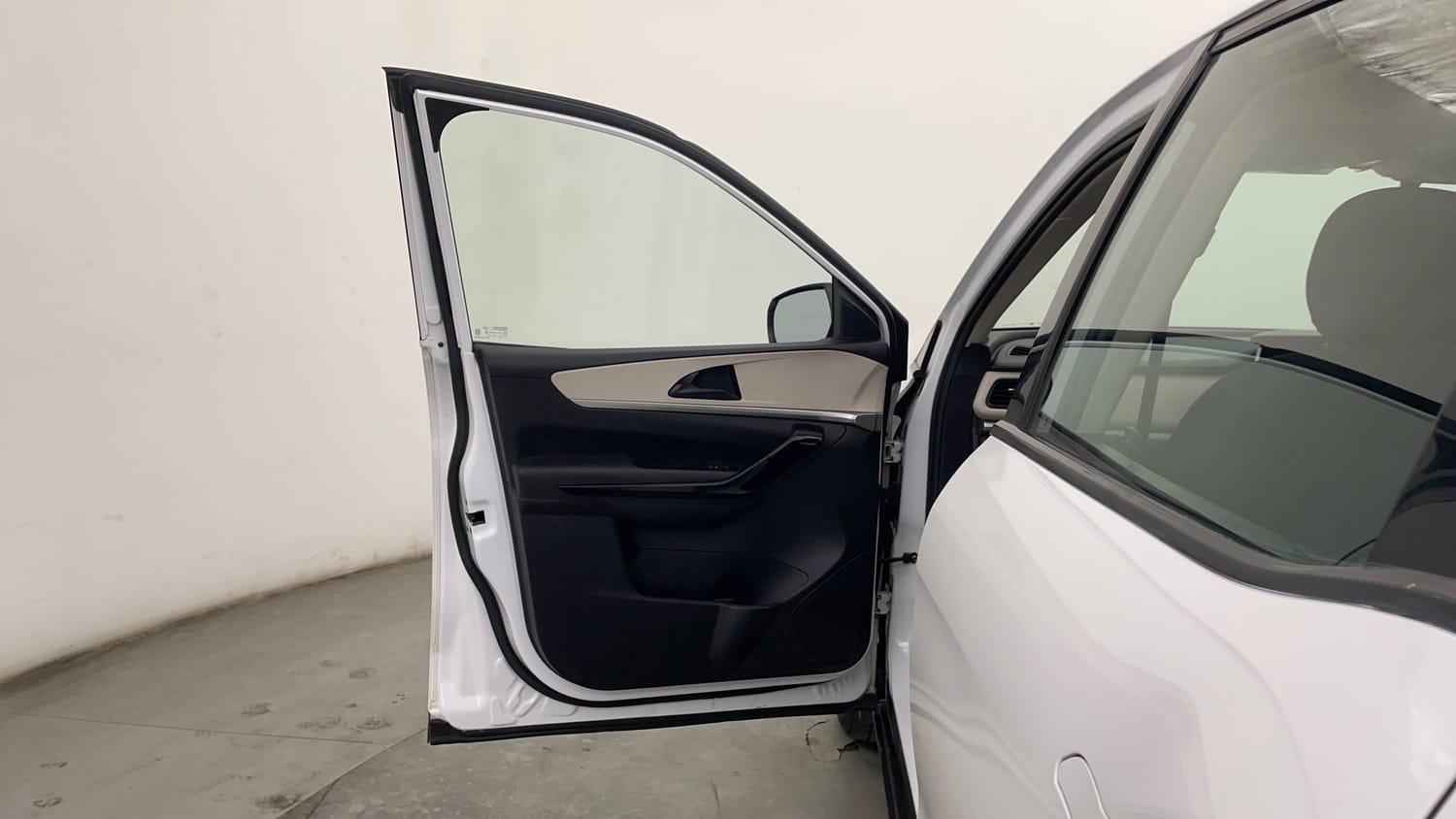 Used 2023 Mahindra XUV700 AX 5 Petrol AT 5 STR Petrol Automatic interior LEFT FRONT DOOR OPEN VIEW