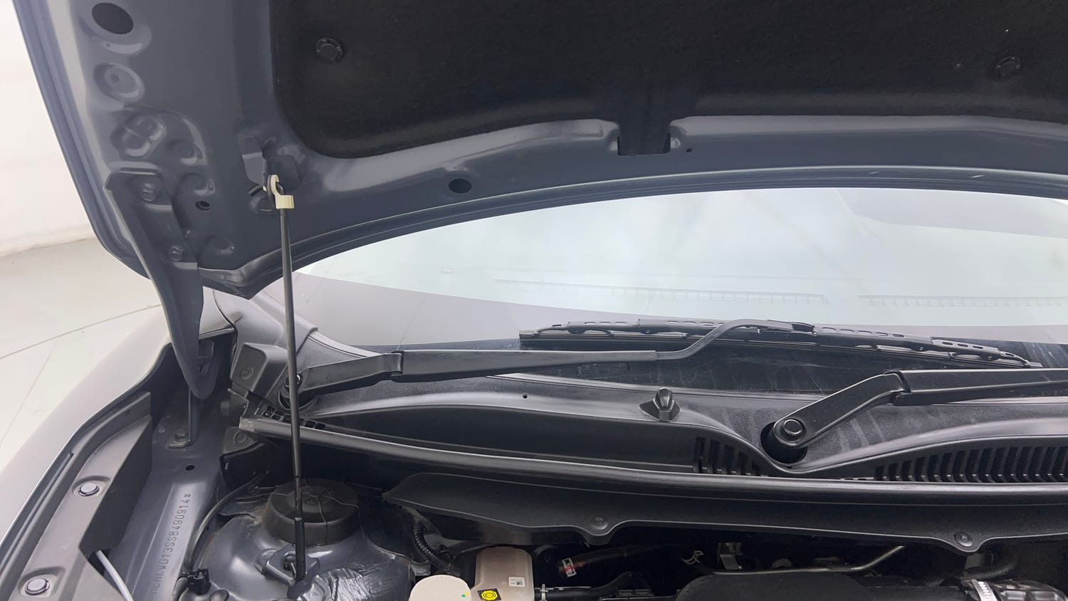 Used 2025 Maruti Suzuki Fronx Sigma 1.2L MT Petrol Manual engine ENGINE RIGHT SIDE HINGE & APRON VIEW