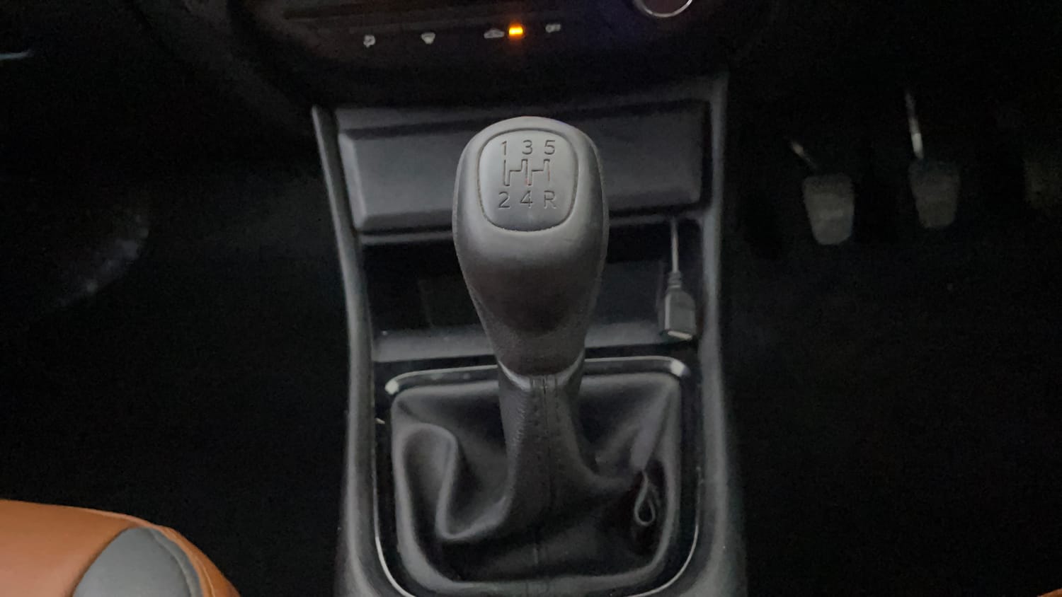 Used 2023 Tata Punch Pure MT Petrol Manual interior GEAR  KNOB VIEW