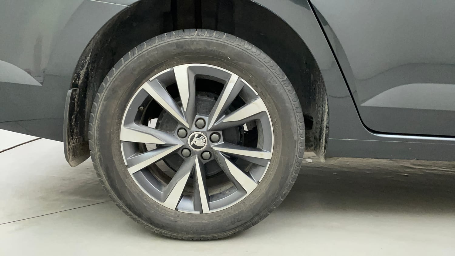 Used 2023 Skoda Slavia Style 1.5L TSI DSG Petrol Automatic tyres RIGHT REAR TYRE RIM VIEW