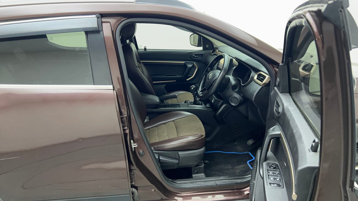 Used 2023 Renault Kiger RXT MT Petrol Manual interior RIGHT SIDE FRONT DOOR CABIN VIEW