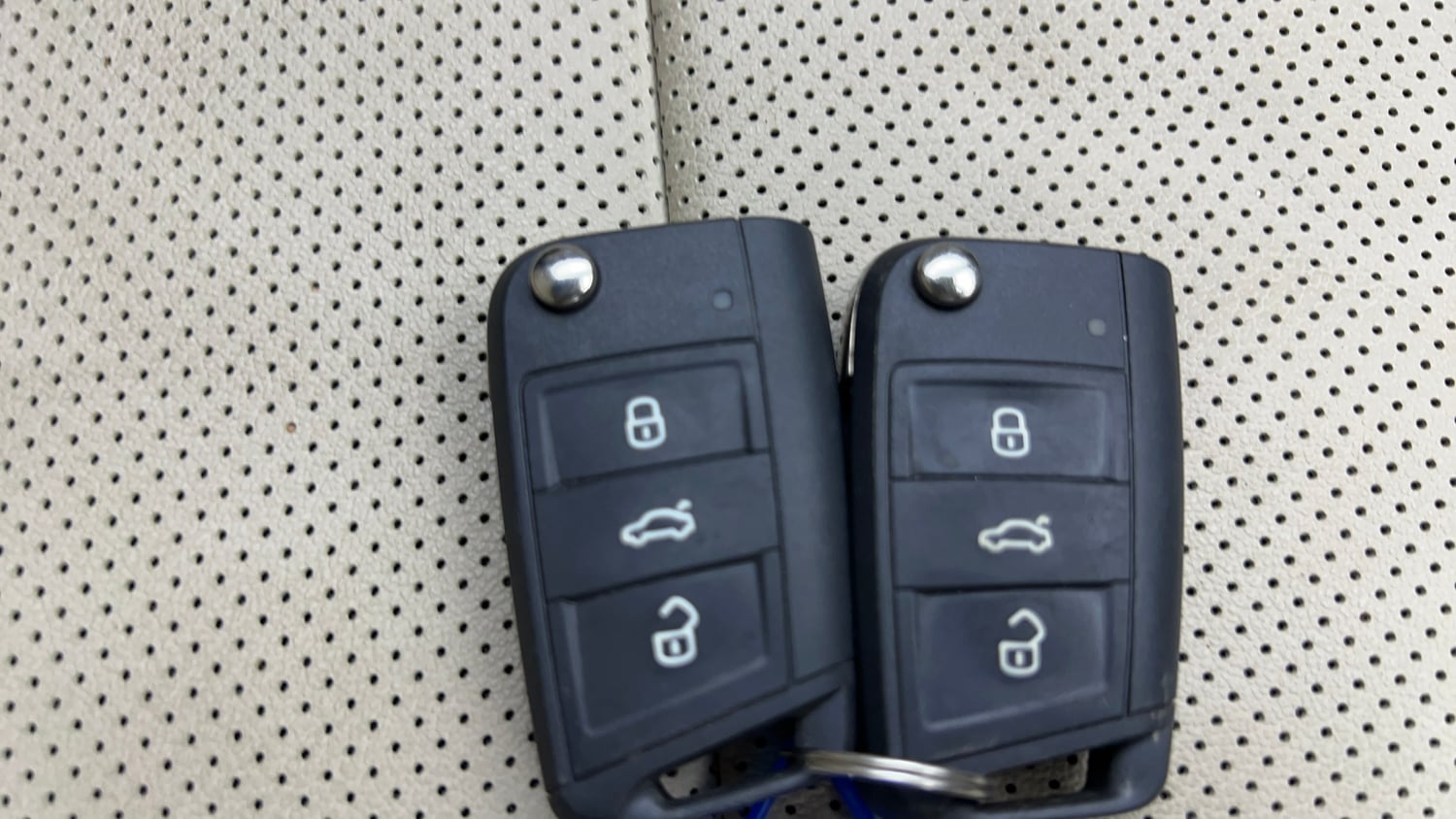 Used 2022 Volkswagen Virtus Topline 1.0 TSI AT Petrol Automatic extra CAR KEY VIEW