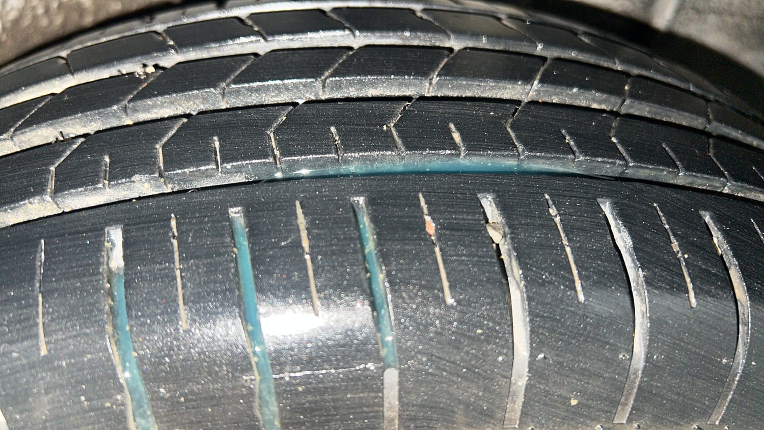 Used 2023 Renault Triber RXZ Dual Tone Petrol Manual tyres LEFT REAR TYRE TREAD VIEW