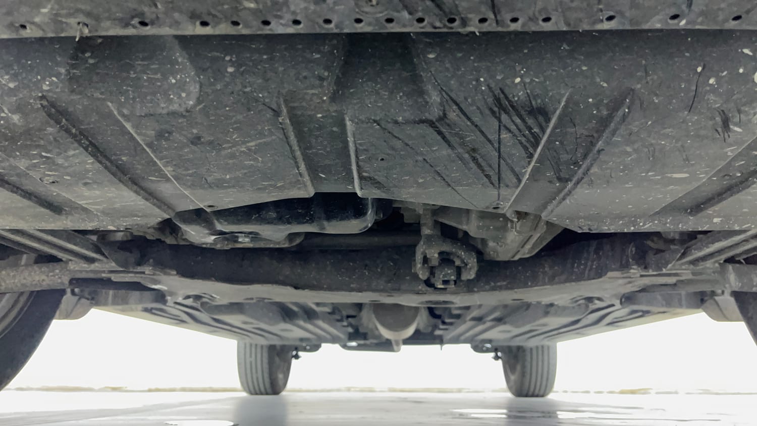 Used 2023 Toyota Urban Cruiser Hyryder V Hybrid Hybrid Automatic extra FRONT LEFT UNDERBODY VIEW