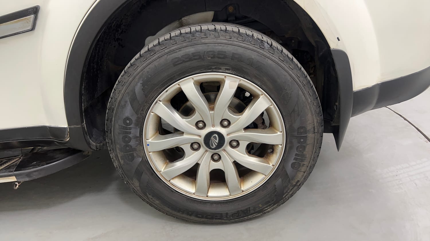 Used 2017 Mahindra XUV500 W10 Diesel Manual tyres LEFT REAR TYRE RIM VIEW