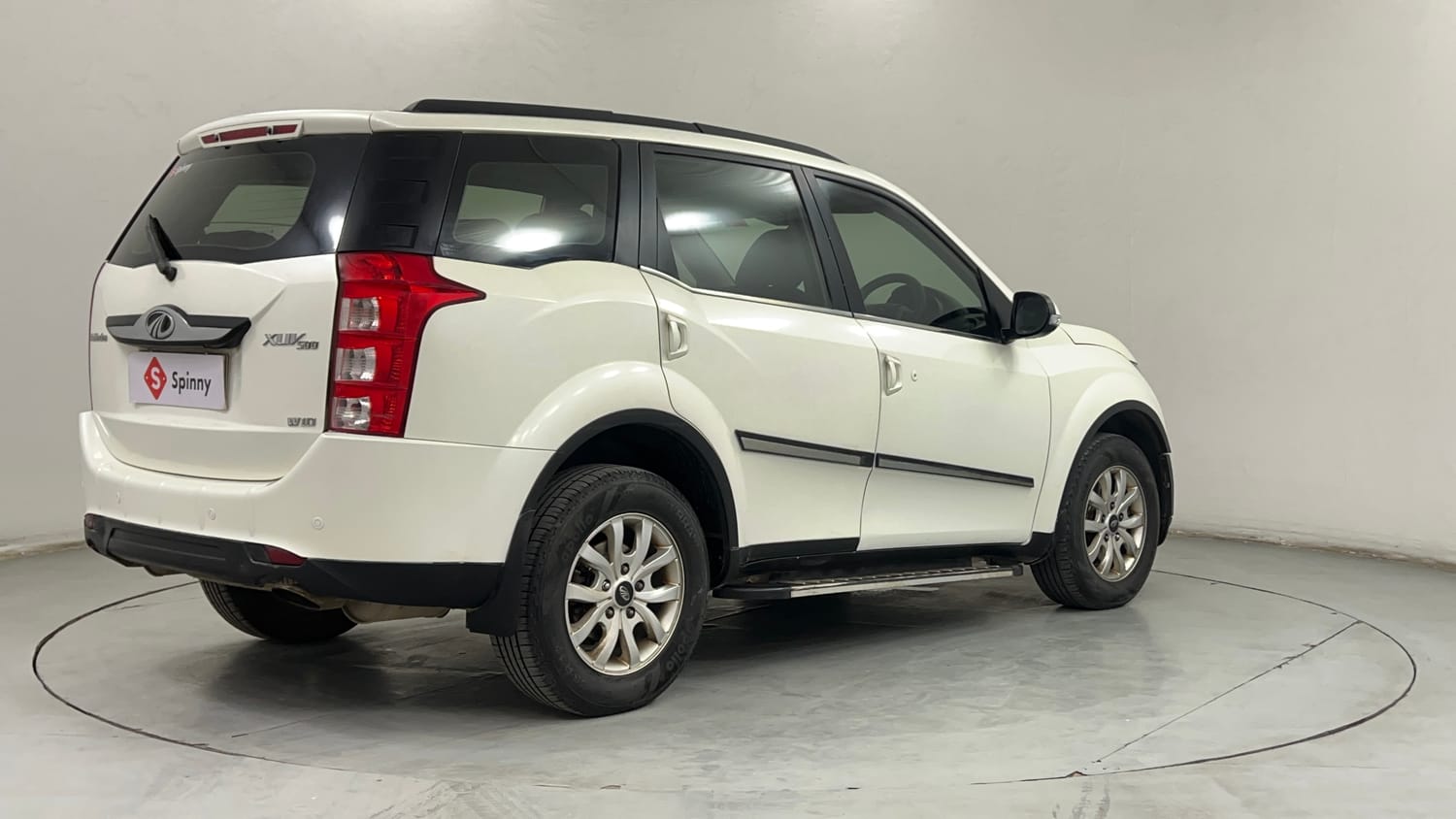 Used 2017 Mahindra XUV500 W10 Diesel Manual exterior RIGHT REAR CORNER VIEW