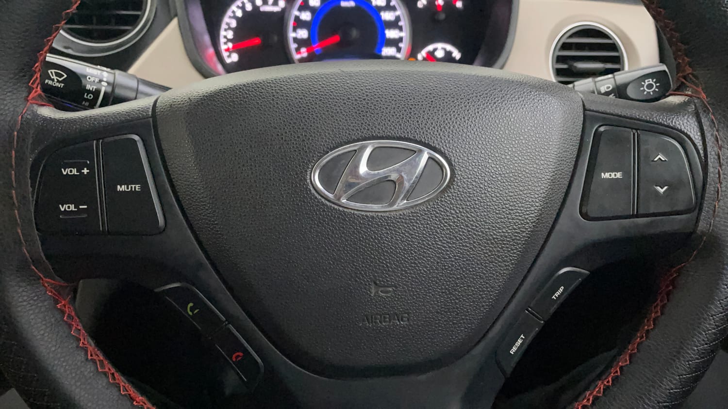 Used 2018 Hyundai Grand i10 Magna 1.2 Kappa VTVT Petrol Manual top_features Steering mounted controls
