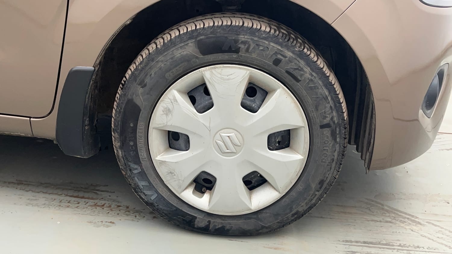 Used 2022 Maruti Suzuki Wagon R VXI 1.0 Petrol Manual tyres RIGHT FRONT TYRE RIM VIEW