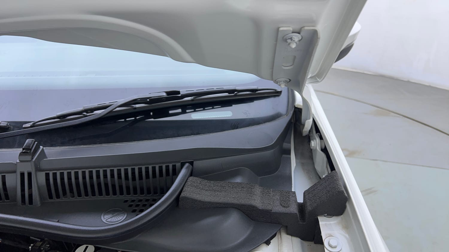 Used 2022 Volkswagen Virtus Topline 1.0 TSI AT Petrol Automatic engine ENGINE LEFT SIDE HINGE & APRON VIEW