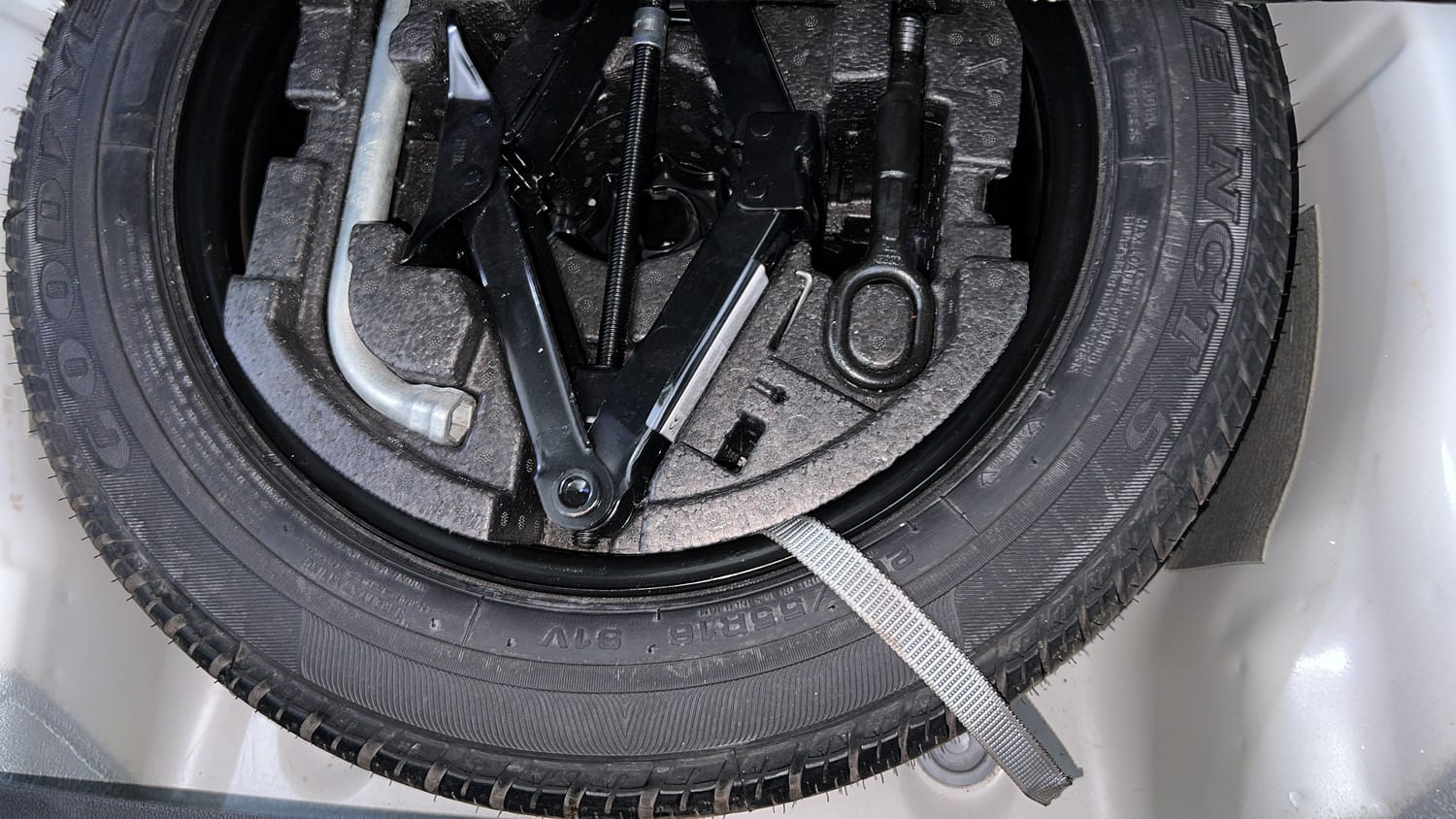 Used 2020 Skoda Superb L&K AT Petrol Automatic tyres SPARE TYRE VIEW