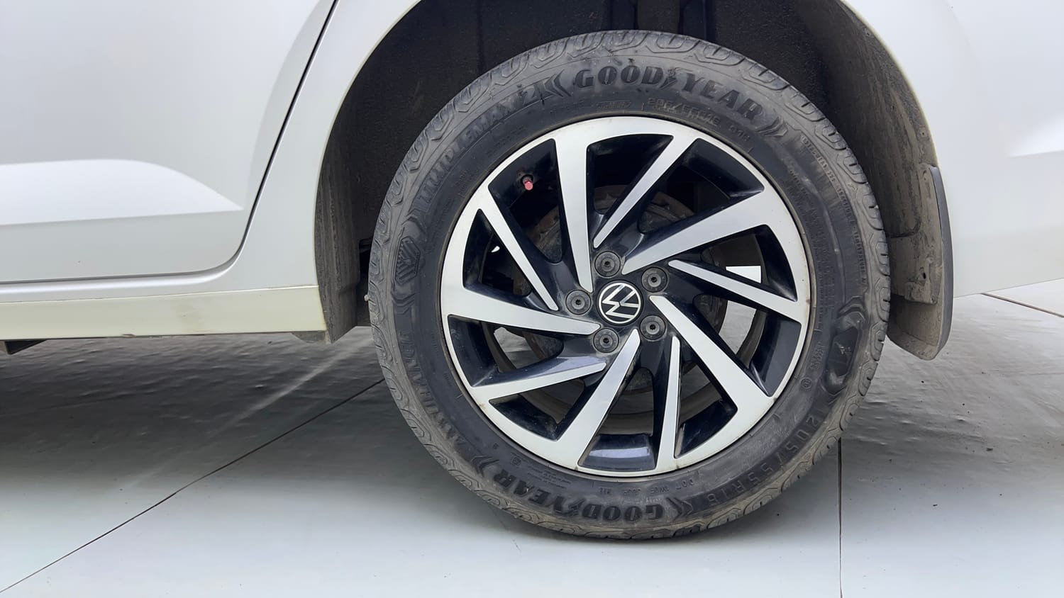 Used 2022 Volkswagen Virtus Topline 1.0 TSI AT Petrol Automatic tyres LEFT REAR TYRE RIM VIEW