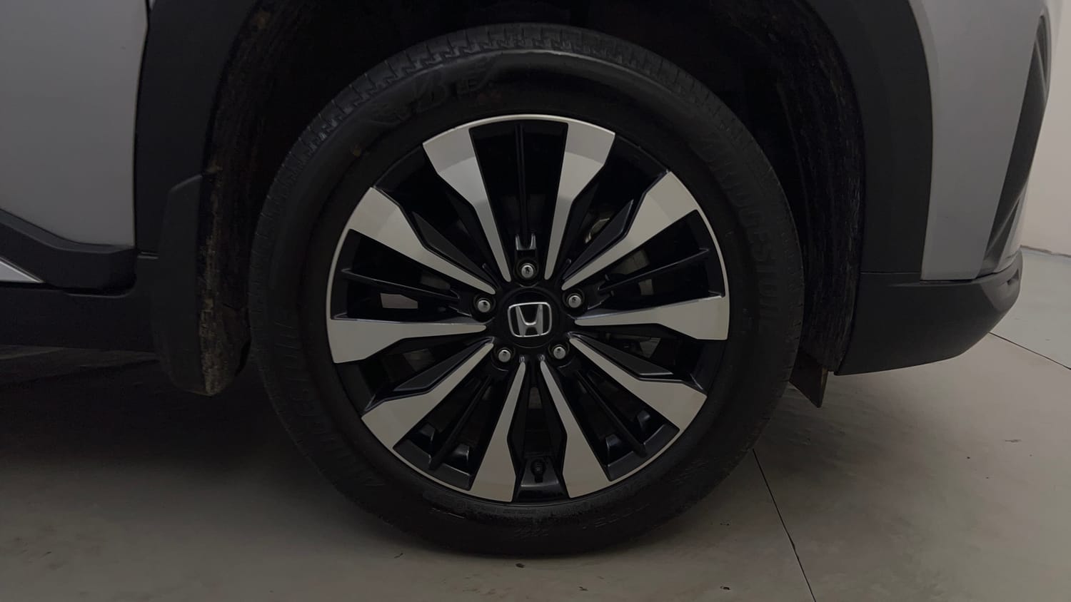 Used 2024 Honda Elevate ZX CVT Petrol Automatic tyres RIGHT FRONT TYRE RIM VIEW
