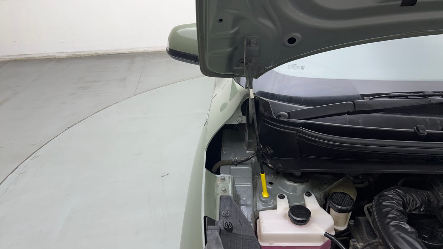 Used 2023 Hyundai Exter SX (O) Connect 1.2 AMT Petrol Automatic engine ENGINE RIGHT SIDE HINGE & APRON VIEW