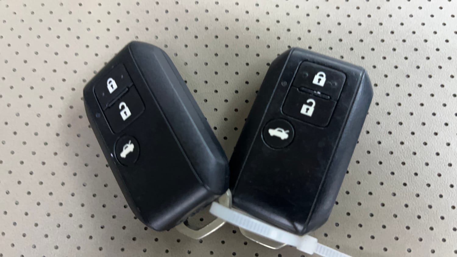 Used 2018 Maruti Suzuki Dzire ZXi Plus AMT Petrol Automatic extra CAR KEY VIEW