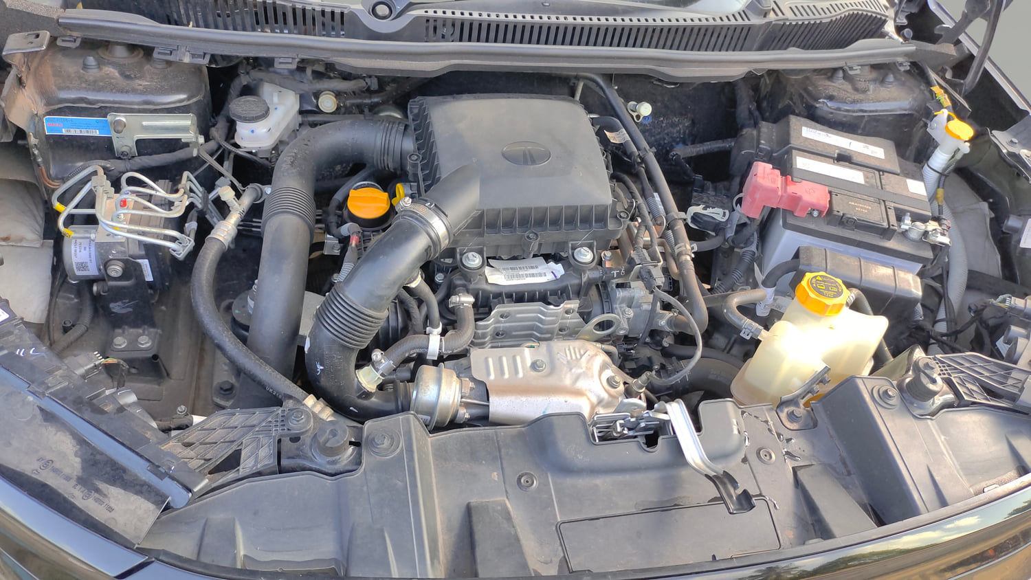 Used 2025 Tata Nexon Creative Plus (S) 1.2 Petrol 6MT Dark Edition Petrol Manual engine ENGINE RIGHT SIDE VIEW