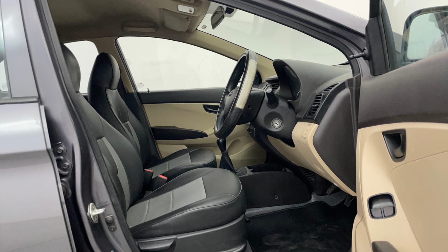 Used 2016 Hyundai Eon Magna + Petrol Manual interior RIGHT SIDE FRONT DOOR CABIN VIEW