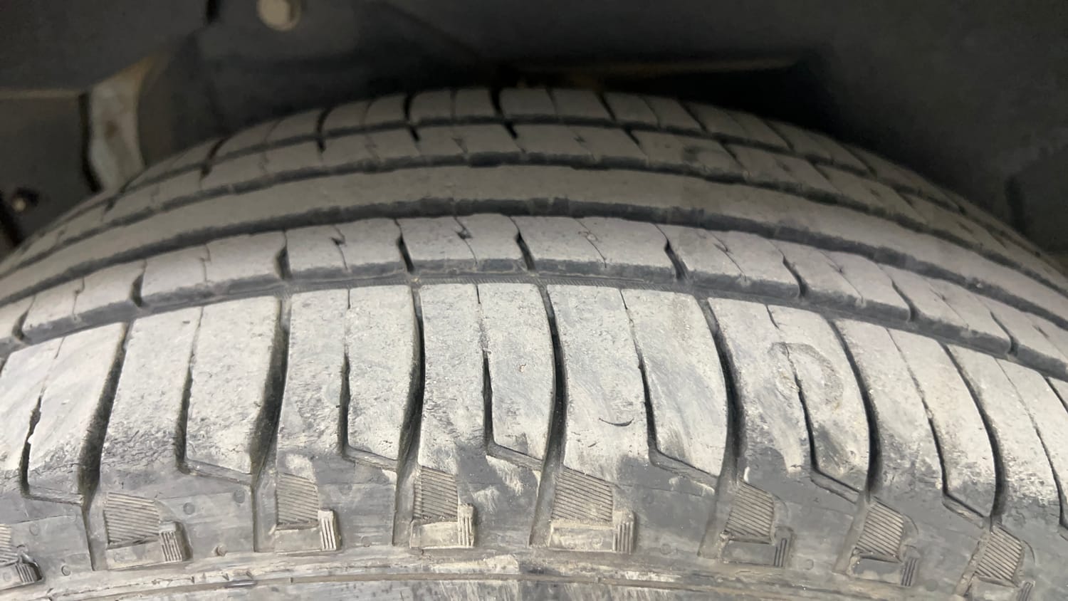 Used 2017 Mahindra XUV500 W10 Diesel Manual tyres RIGHT REAR TYRE TREAD VIEW