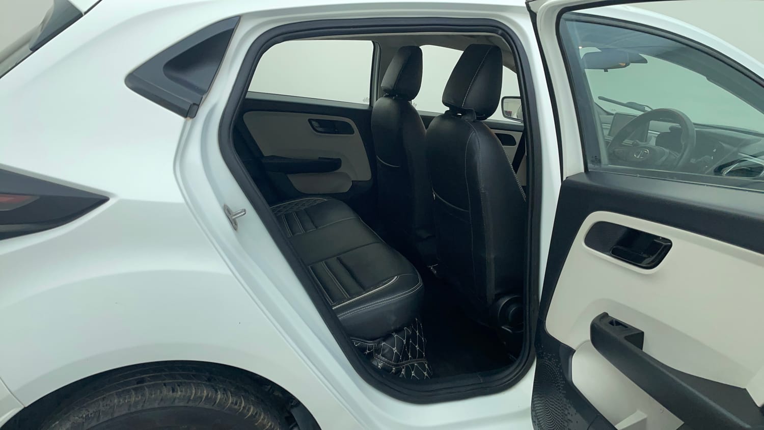 Used 2022 Tata Altroz XT Petrol Petrol Manual interior RIGHT SIDE REAR DOOR CABIN VIEW