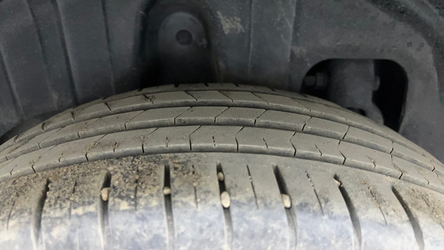 Used 2019 Mahindra XUV 300 1.2 W8 (O) Petrol Manual tyres RIGHT REAR TYRE TREAD VIEW