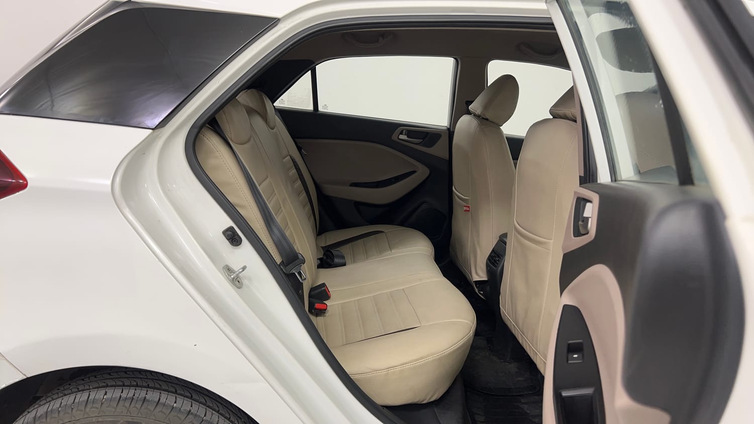 Used 2016 Hyundai Elite i20 Sportz 1.2 Petrol Manual interior RIGHT SIDE REAR DOOR CABIN VIEW