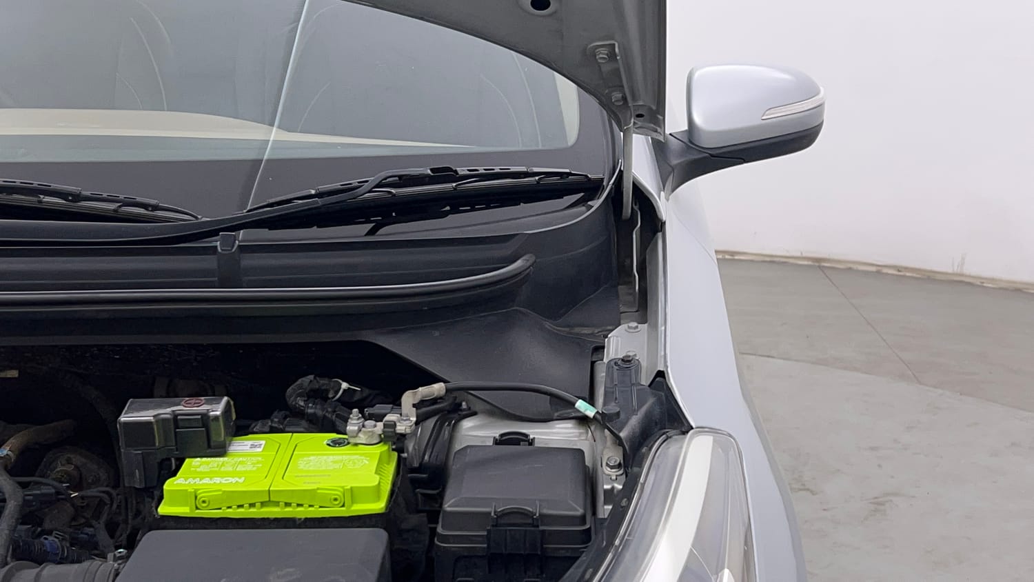 Used 2020 Hyundai Elite i20 Sportz Plus 1.2 Petrol Manual engine ENGINE LEFT SIDE HINGE & APRON VIEW