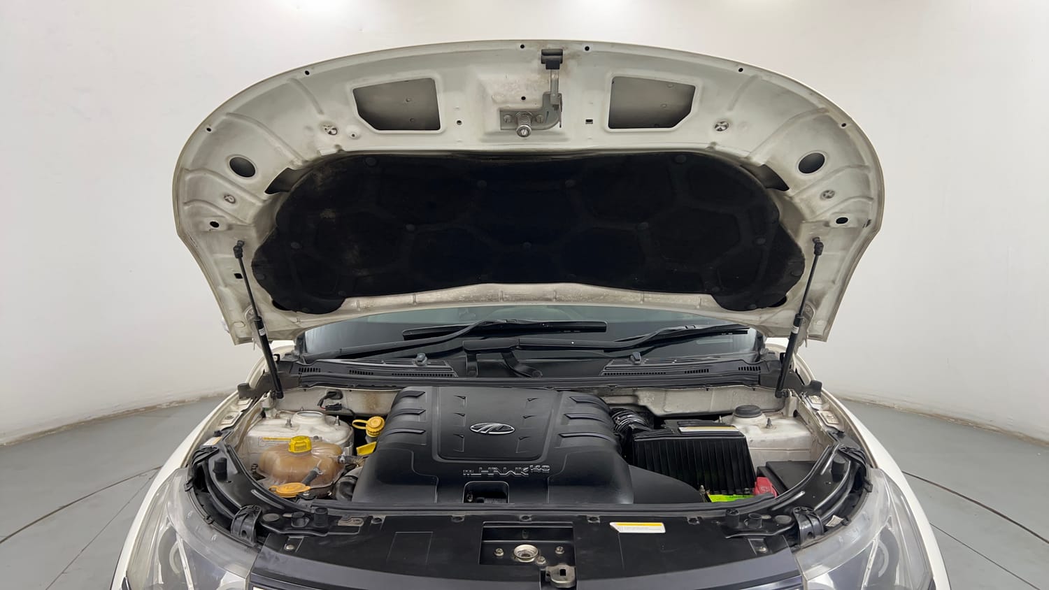 Used 2017 Mahindra XUV500 W10 Diesel Manual engine ENGINE & BONNET OPEN FRONT VIEW